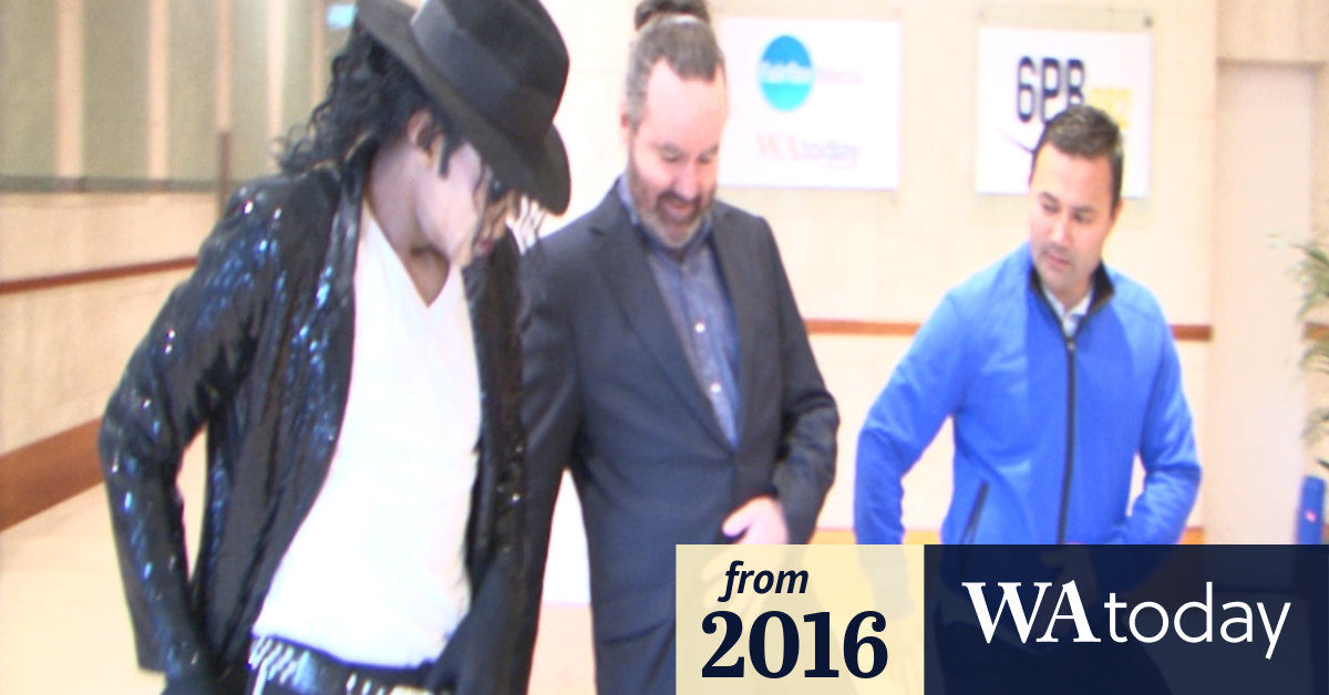 michael-jackson-impersonator-gives-moonwalk-101-white-men-really-can-t